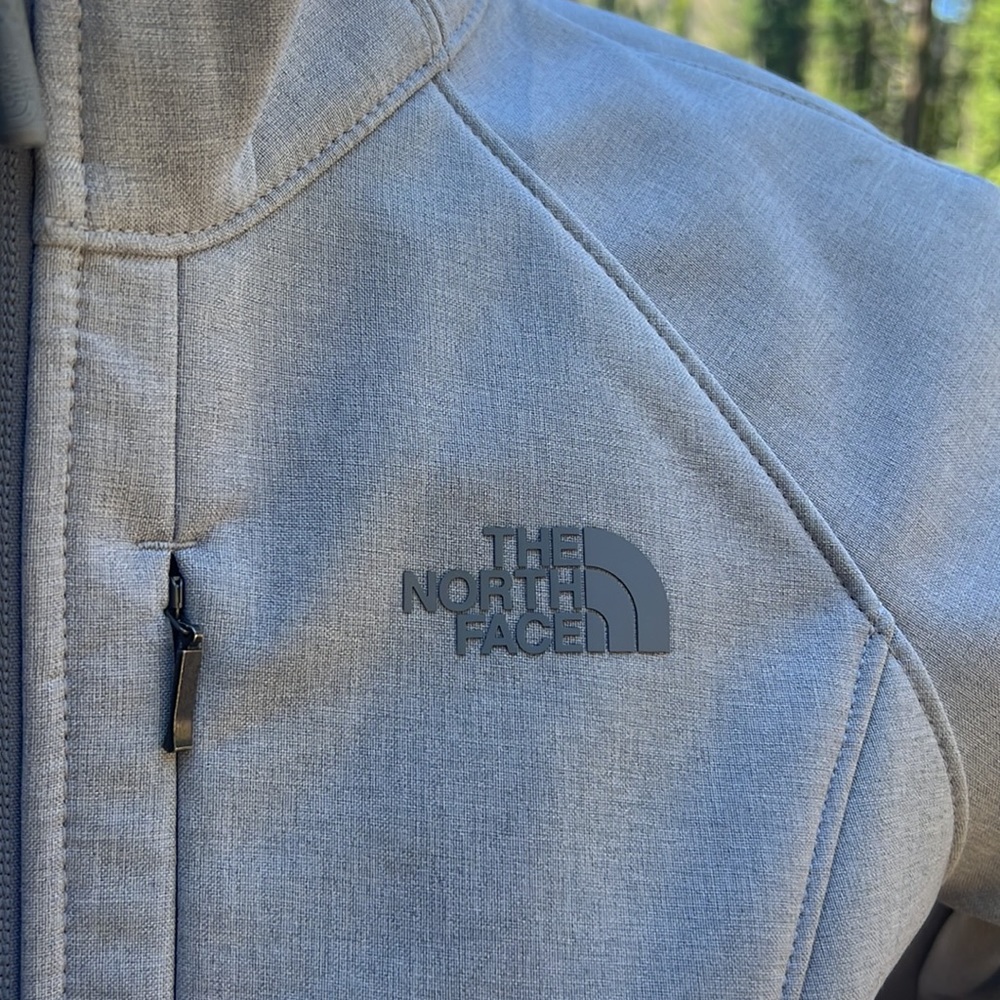 North Face wind proof, breathable and highly water resistant woman’s jacket sz S - Picture 2 of 15